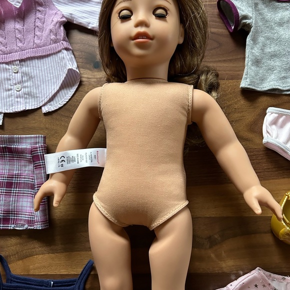 AMERICAN GIRL DOLL + OUTFITS & ACCESSORIES EUC - Picture 2 of 9